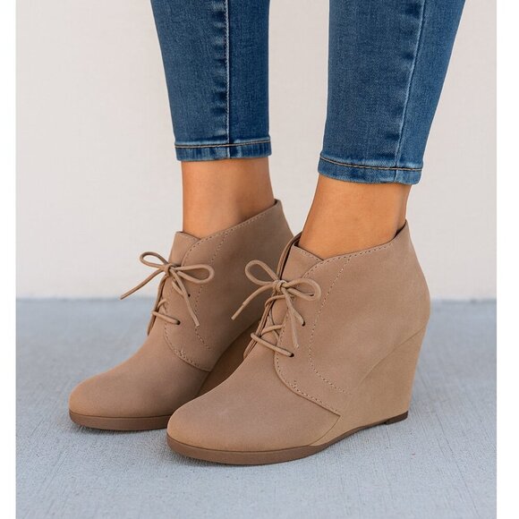 Dolce Vita "Pace" Tan Suede Booties Wedge Heel Lace-Up Women's Size 9.5 - Picture 1 of 10